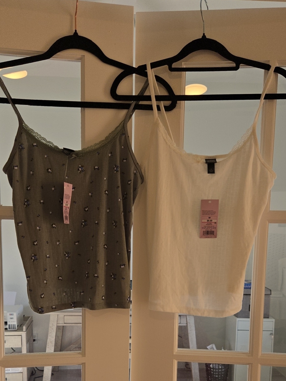 ❤️❤️❤️2-NWT (M)Lace-Trim Ribbed Camisole — Olive Floral and Cream